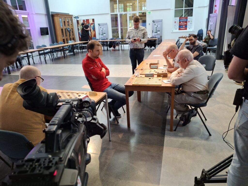 888b1db8-f7fe-4f11-a1c4-38de170104ad